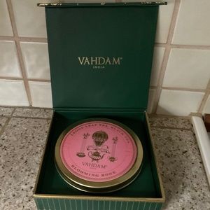New in Tin VADHAM Blooming Rose Loose Leaf Tea in Presentation Box
